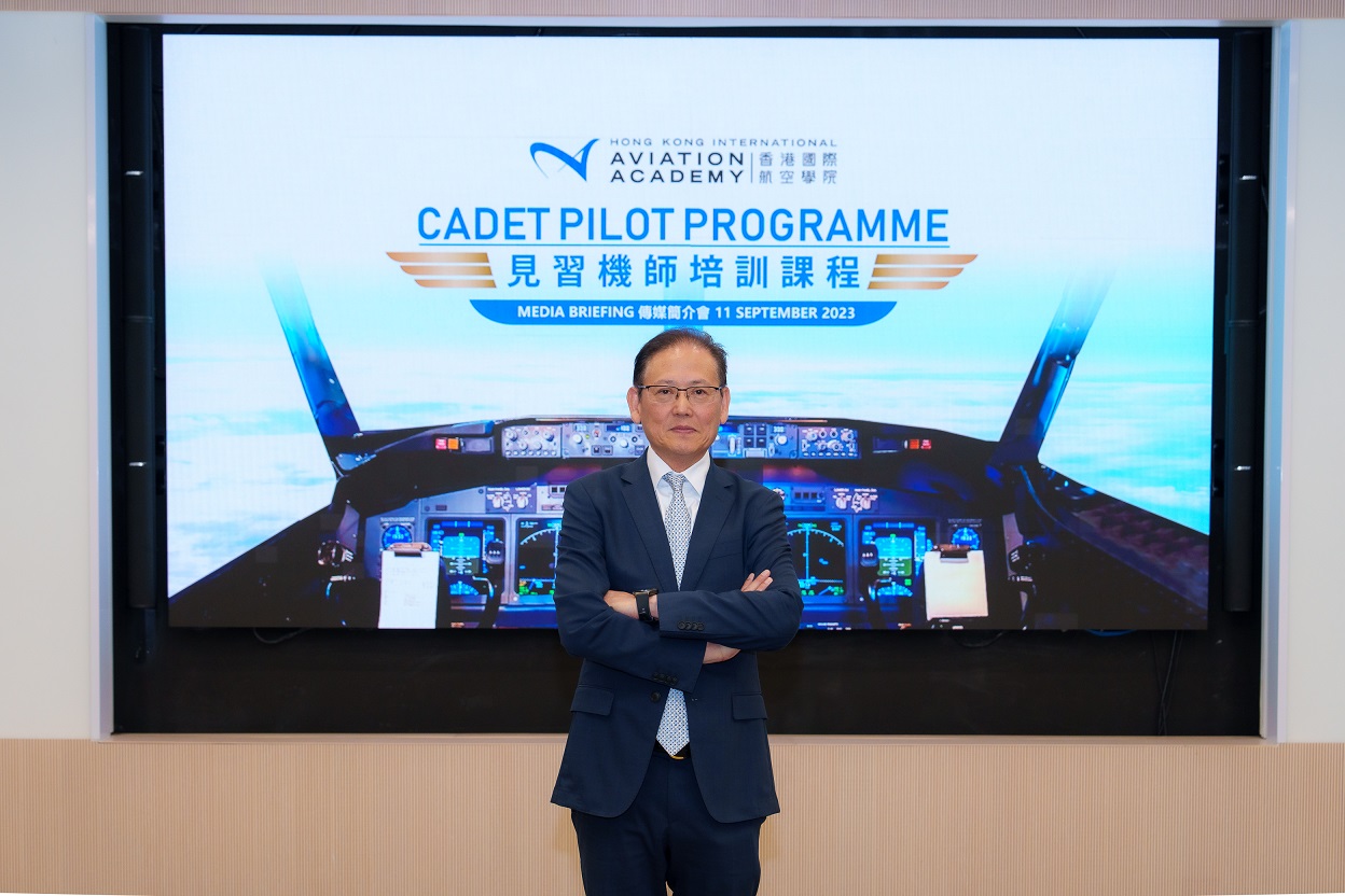 航空學院校長李天柱表示，有見香港航空業對機師的需求殷切，因 此學院制定相關課程，為有志成為機師的人才提供全面培訓。
